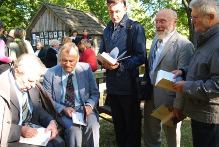 Justinas Marcinkevičius, Vytautas Bagdonas, autografai